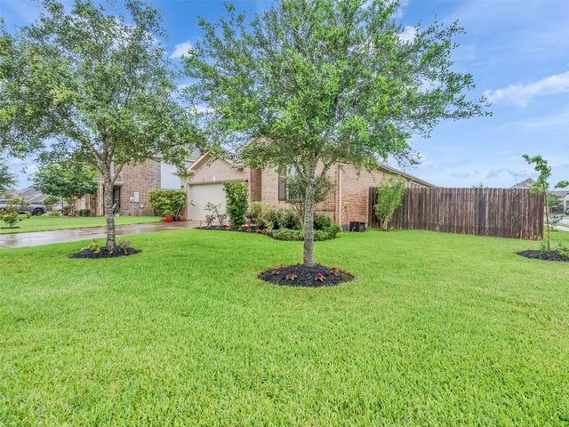 1807 Oakdale Mist Drive, Dickinson, TX 77539
