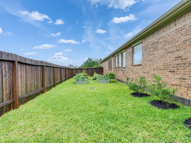 1807 Oakdale Mist Drive, Dickinson, TX 77539