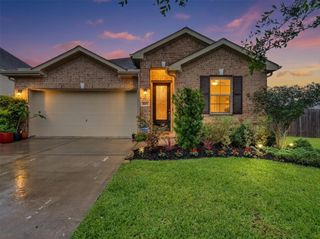 1807 Oakdale Mist Drive, Dickinson, TX 77539