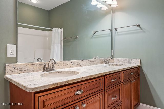 160 Genesis Ave, Crossville, TN 38571