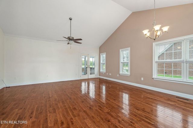 160 Genesis Ave, Crossville, TN 38571