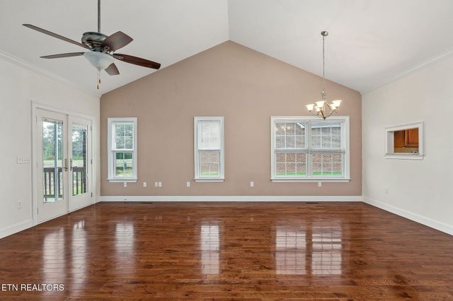 160 Genesis Ave, Crossville, TN 38571
