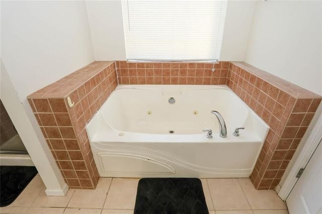 4011 Oak Field Drive, Loganville, GA 30052