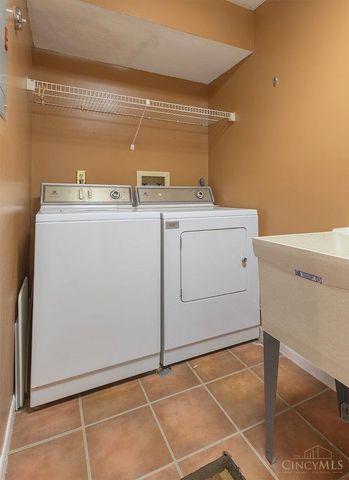 11 Rolling Hills Court, Wyoming, OH 45215