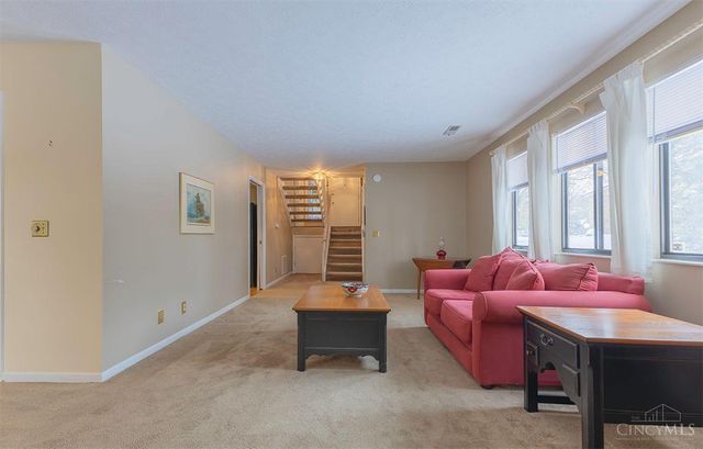 11 Rolling Hills Court, Wyoming, OH 45215