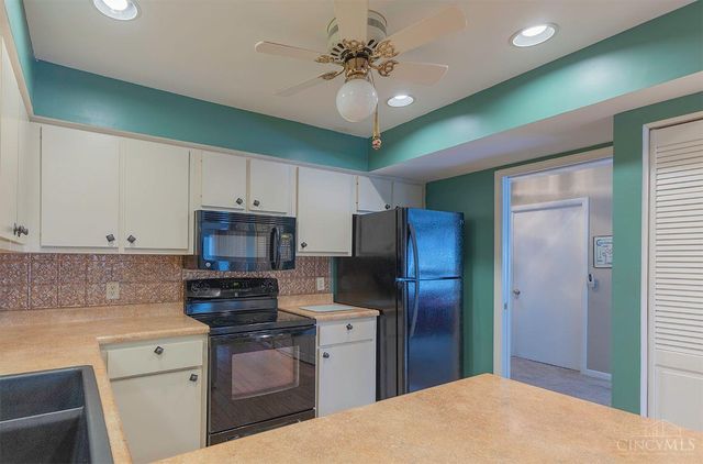 11 Rolling Hills Court, Wyoming, OH 45215