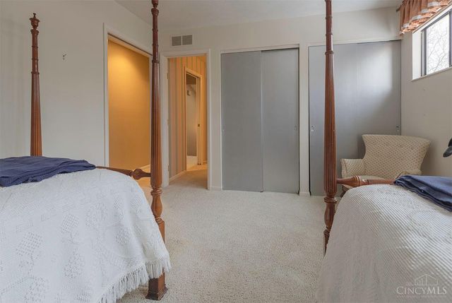 11 Rolling Hills Court, Wyoming, OH 45215