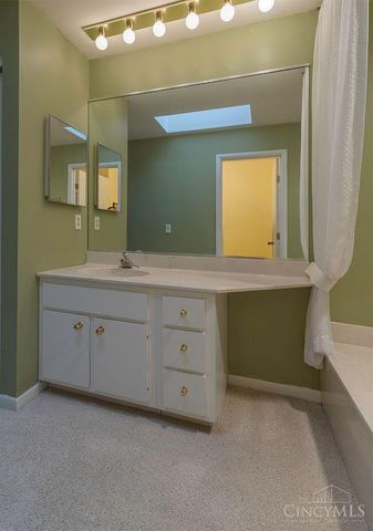 11 Rolling Hills Court, Wyoming, OH 45215