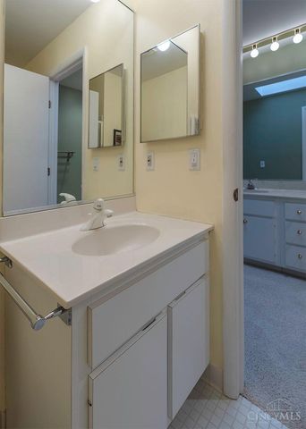 11 Rolling Hills Court, Wyoming, OH 45215