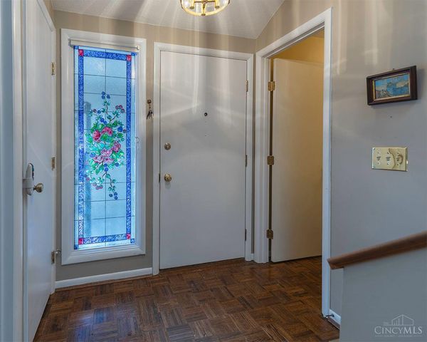 11 Rolling Hills Court, Wyoming, OH 45215