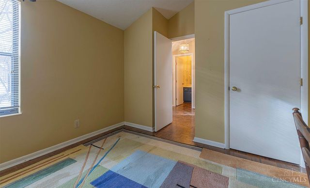 11 Rolling Hills Court, Wyoming, OH 45215