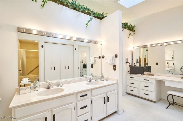 3384 S Smith Road, Fairlawn, OH 44333