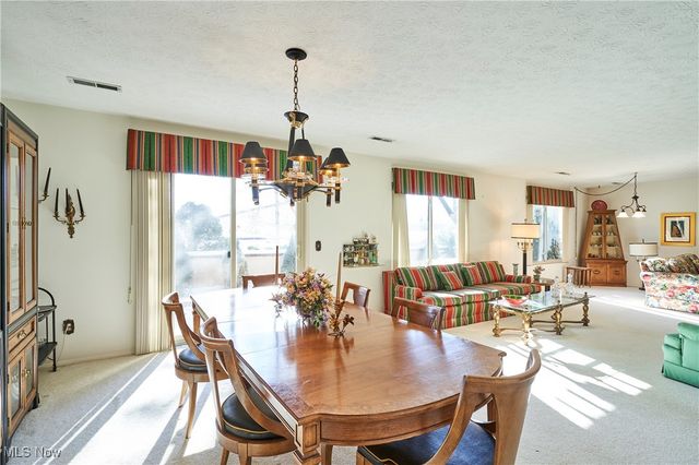 3384 S Smith Road, Fairlawn, OH 44333