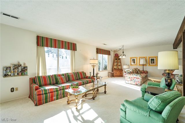 3384 S Smith Road, Fairlawn, OH 44333