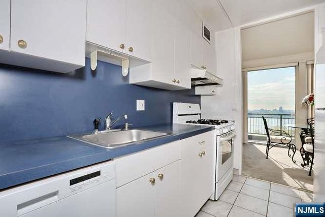 1 Horizon Road 605, Fort Lee, NJ 07024