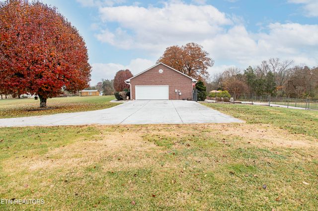 5518 W Beaver Creek Drive, Powell, TN 37849