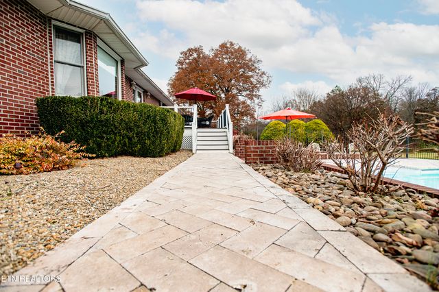 5518 W Beaver Creek Drive, Powell, TN 37849