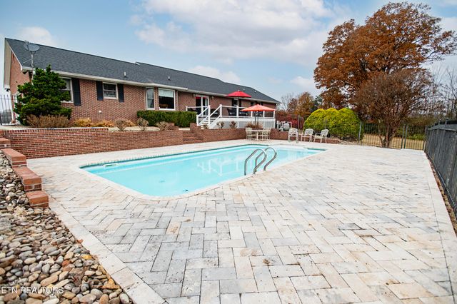 5518 W Beaver Creek Drive, Powell, TN 37849