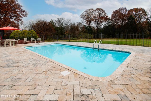 5518 W Beaver Creek Drive, Powell, TN 37849