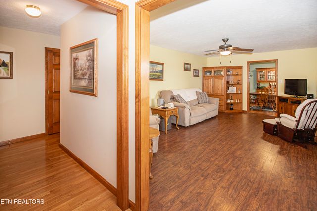 5518 W Beaver Creek Drive, Powell, TN 37849