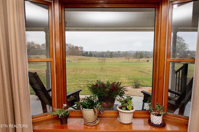 5518 W Beaver Creek Drive, Powell, TN 37849