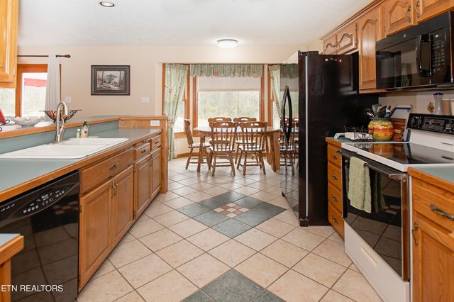 5518 W Beaver Creek Drive, Powell, TN 37849