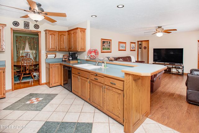 5518 W Beaver Creek Drive, Powell, TN 37849