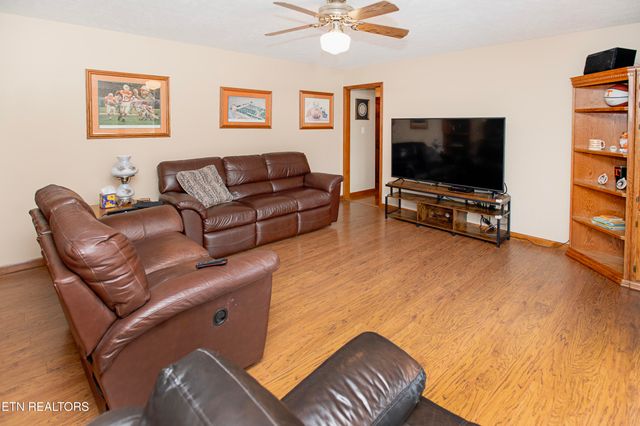 5518 W Beaver Creek Drive, Powell, TN 37849