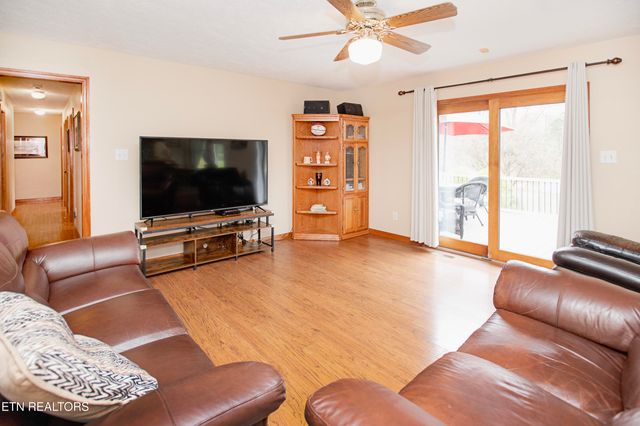 5518 W Beaver Creek Drive, Powell, TN 37849