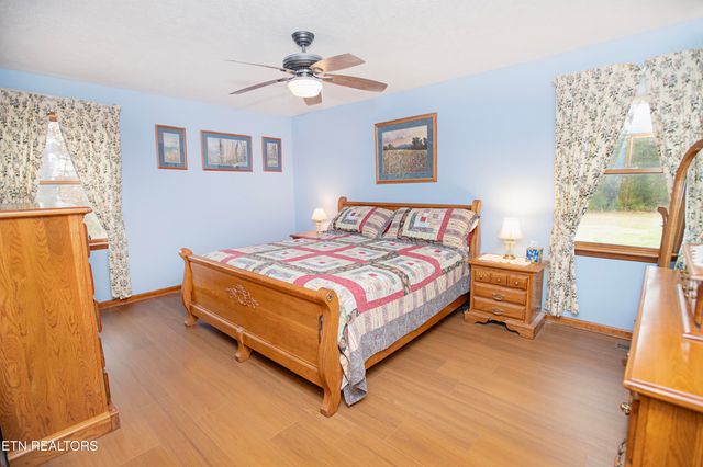 5518 W Beaver Creek Drive, Powell, TN 37849