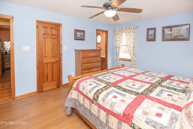 5518 W Beaver Creek Drive, Powell, TN 37849