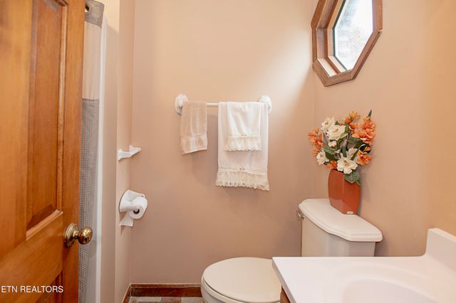 5518 W Beaver Creek Drive, Powell, TN 37849