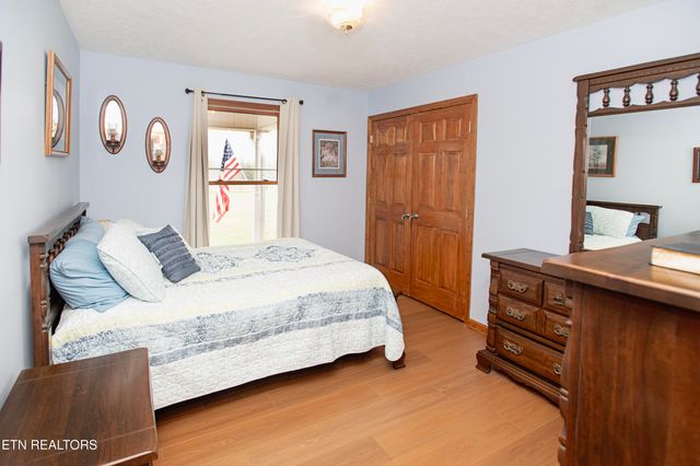 5518 W Beaver Creek Drive, Powell, TN 37849