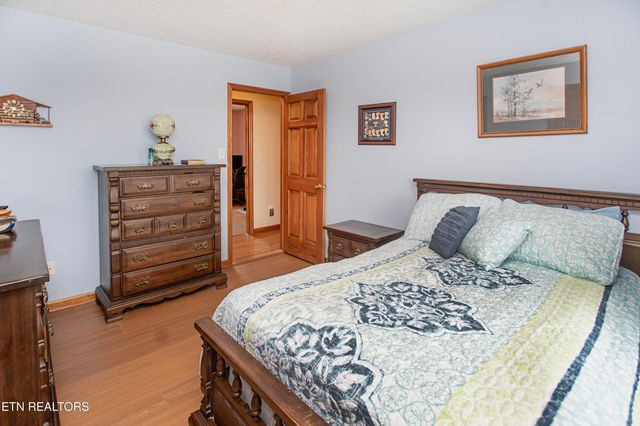 5518 W Beaver Creek Drive, Powell, TN 37849