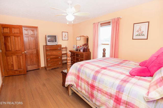 5518 W Beaver Creek Drive, Powell, TN 37849