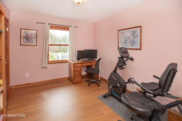 5518 W Beaver Creek Drive, Powell, TN 37849