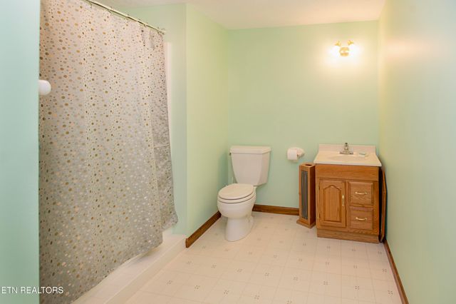 5518 W Beaver Creek Drive, Powell, TN 37849