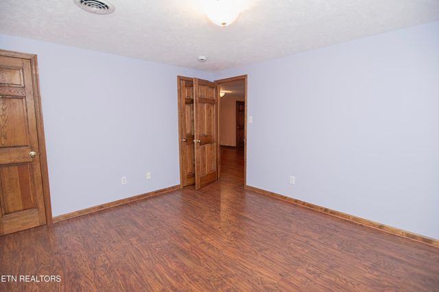 5518 W Beaver Creek Drive, Powell, TN 37849