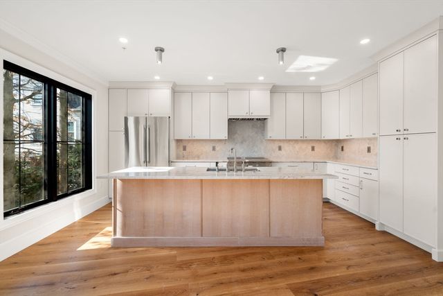 34 Vinton Street FL3, Boston, MA 02127