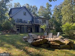 3327 DEININGER RD, York, PA 17406