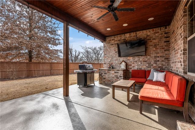 1502 NE Greenbrier Court, Bentonville, AR 72712