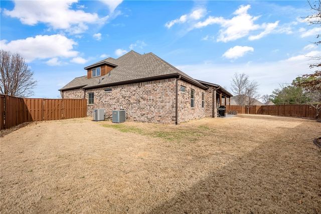 1502 NE Greenbrier Court, Bentonville, AR 72712
