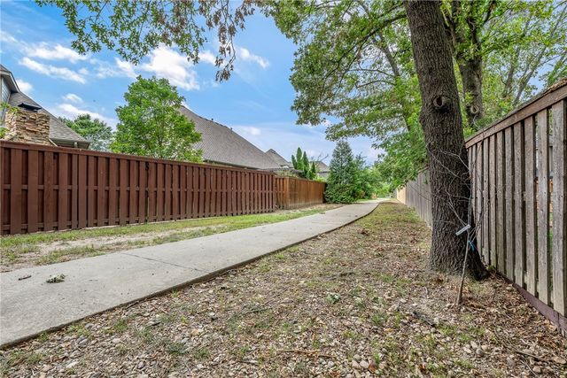 1502 NE Greenbrier Court, Bentonville, AR 72712