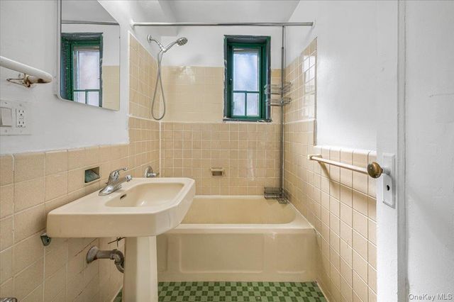 1700 Metropolitan Avenue 4F, Bronx, NY 10462