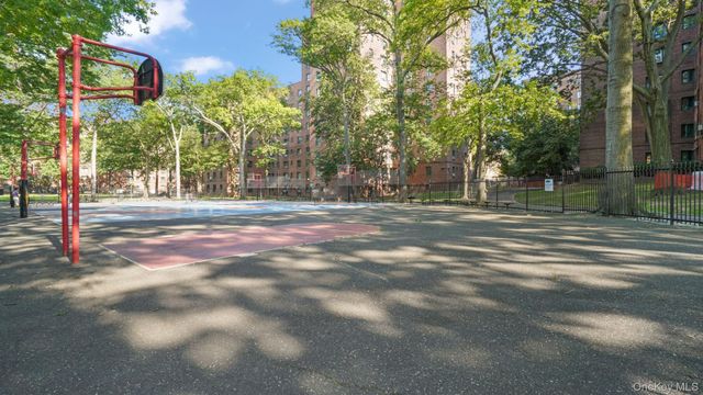 1700 Metropolitan Avenue 4F, Bronx, NY 10462