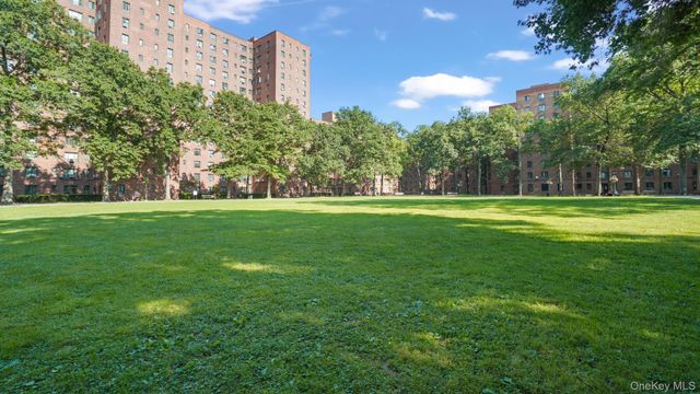 1700 Metropolitan Avenue 4F, Bronx, NY 10462