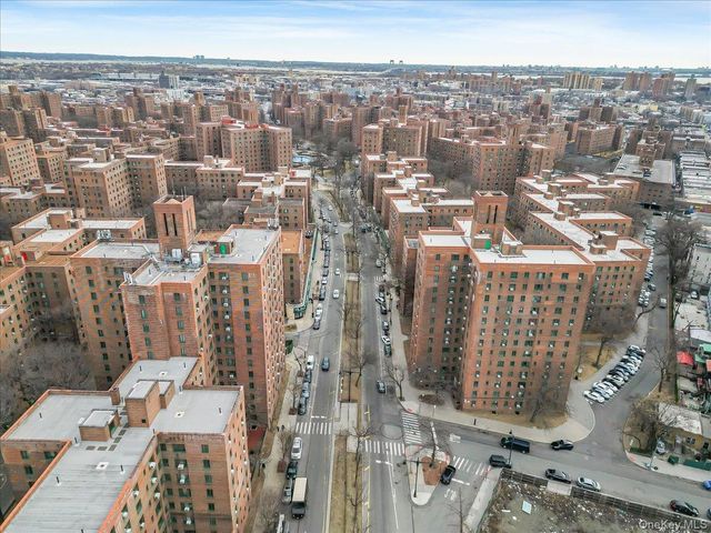 1700 Metropolitan Avenue 4F, Bronx, NY 10462