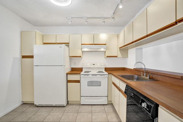 3011 Holiday Springs Boulevard 206, Margate, FL 33063