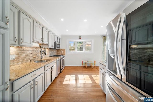1 Hazley Court, Rochelle Park, NJ 07662