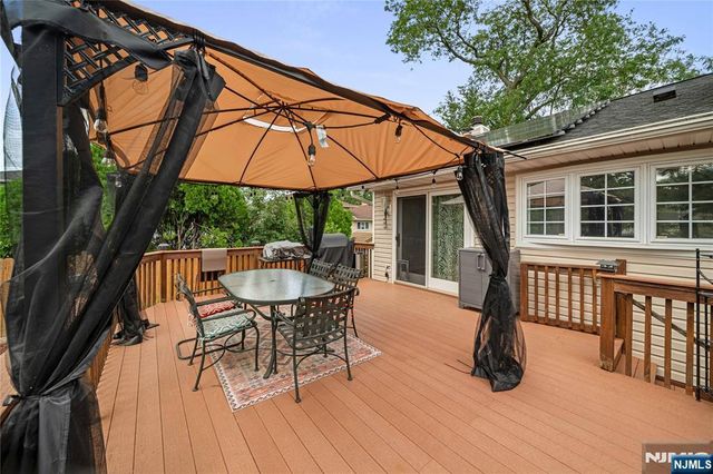1 Hazley Court, Rochelle Park, NJ 07662